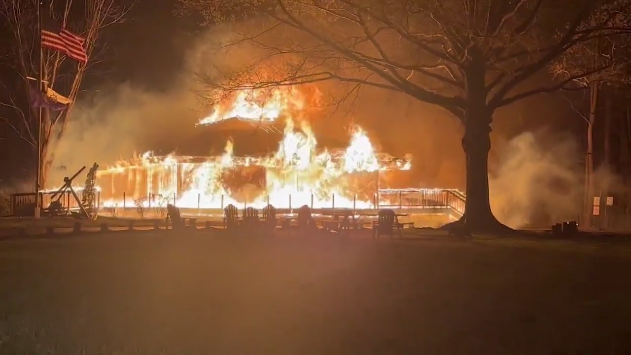 Crews battle boathouse fire in Lorton | FOX 5 DC