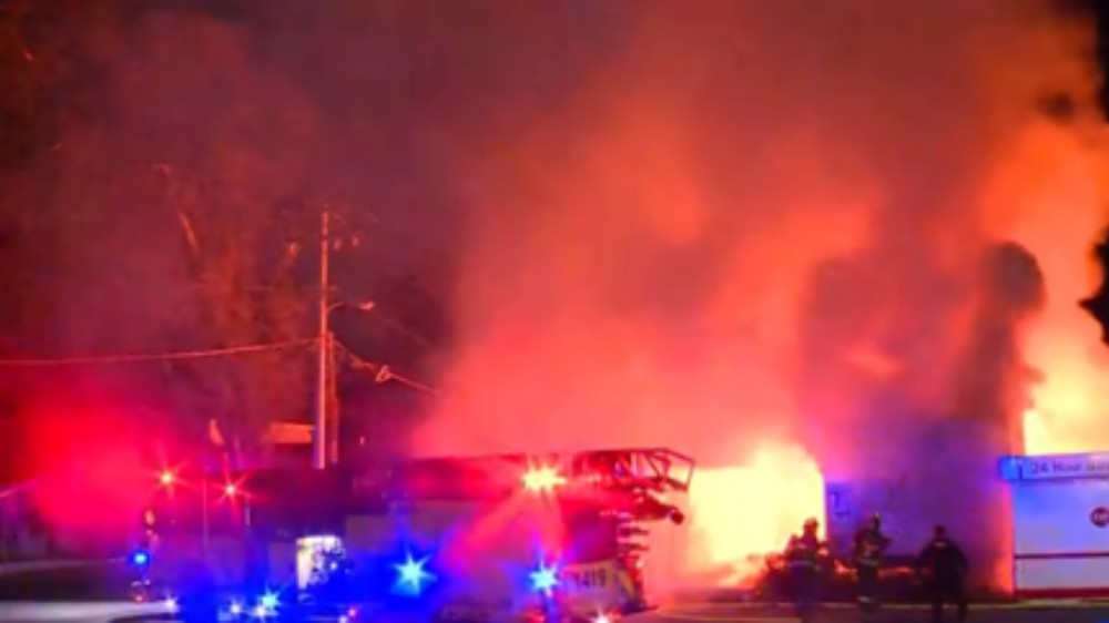 VIDEOS: Multiple departments respond to intense fire in Illinois