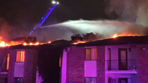 VIDEO: Massive fire engulfs Missouri apartment building