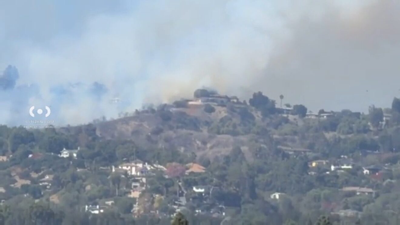 2 homes destroyed, 1 damaged as fast-moving Palos Fire races through La ...