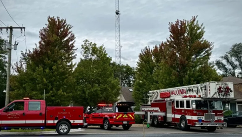 Man safely rescued after climbing Texas radio tower, yelling and refusing to come down Image